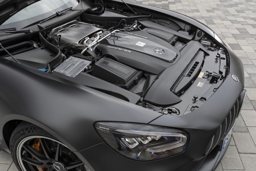 Моторный отсек Mercedes-AMG GT R Roadster (R190) 2019 года  (WW) (фото 34 из 42)